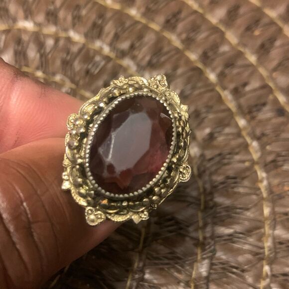 Vtg Whiting Davis Gold Tone Purple Amethyst Signed Ring 6 - Picture 1 of 4